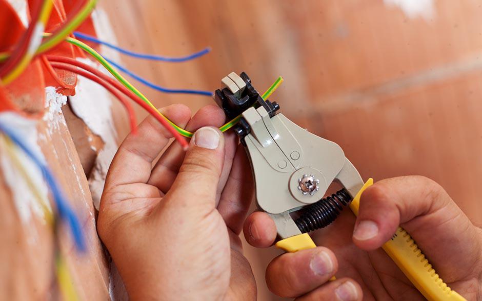 électricien dans le bâtiment Limours